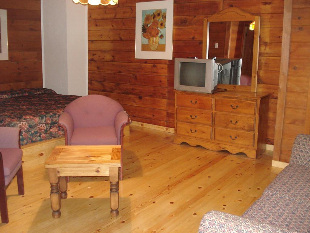 Auberge Alpine Inn Sainte-Adèle الغرفة الصورة