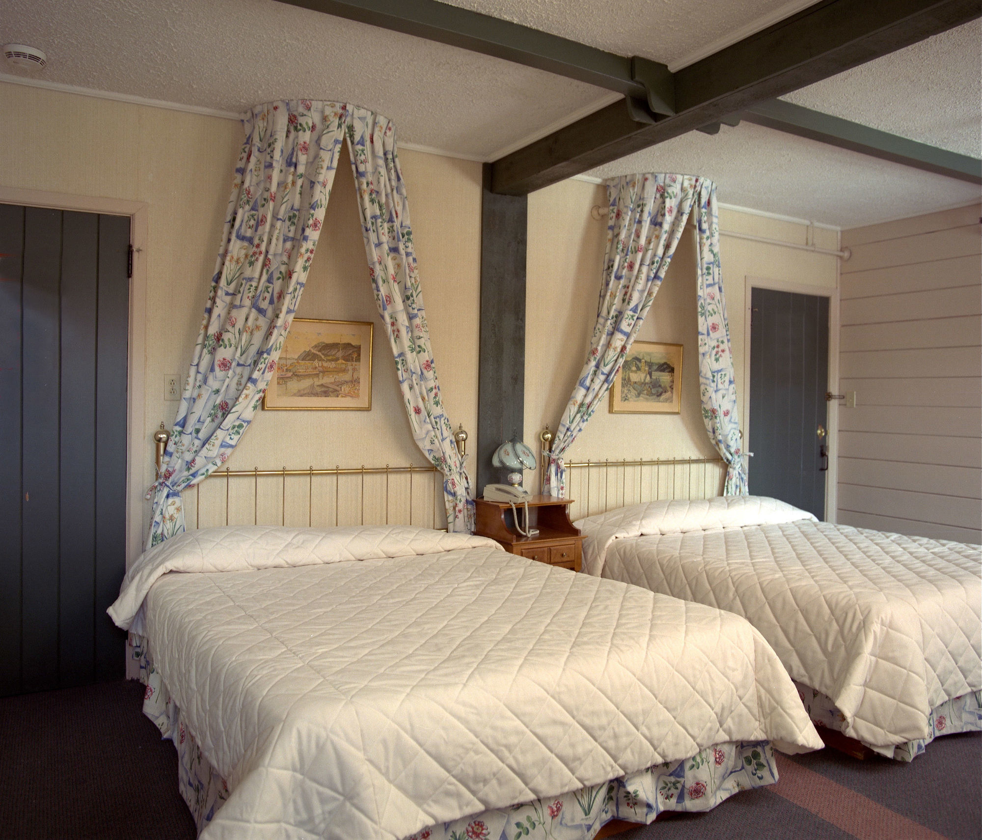 Auberge Alpine Inn Sainte-Adèle المظهر الخارجي الصورة