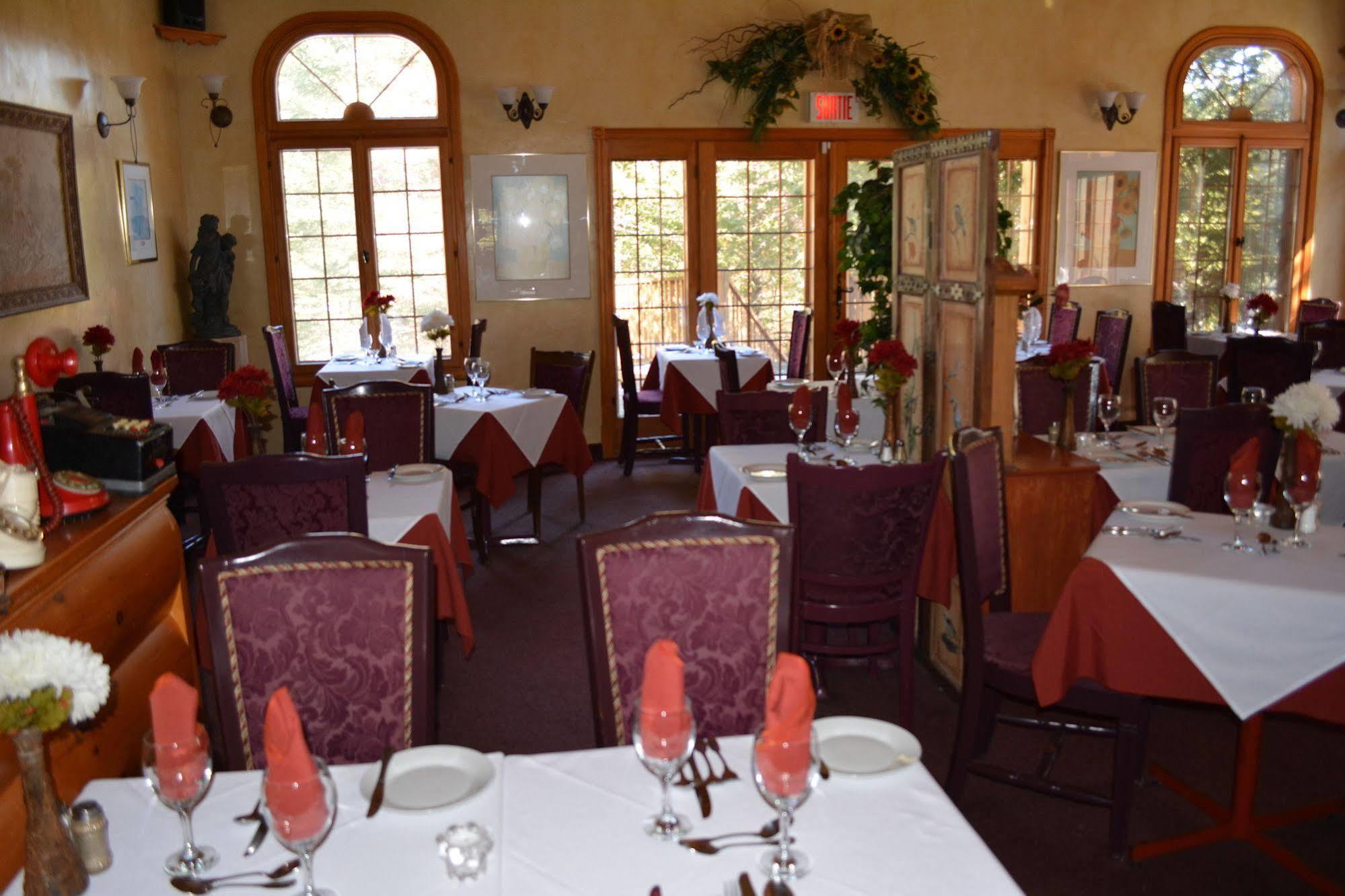 Auberge Alpine Inn Sainte-Adèle المظهر الخارجي الصورة