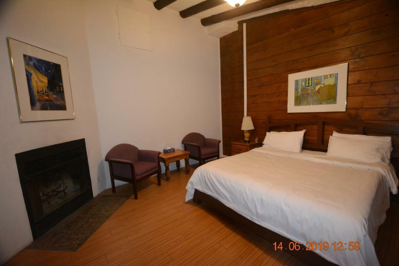 Auberge Alpine Inn Sainte-Adèle المظهر الخارجي الصورة