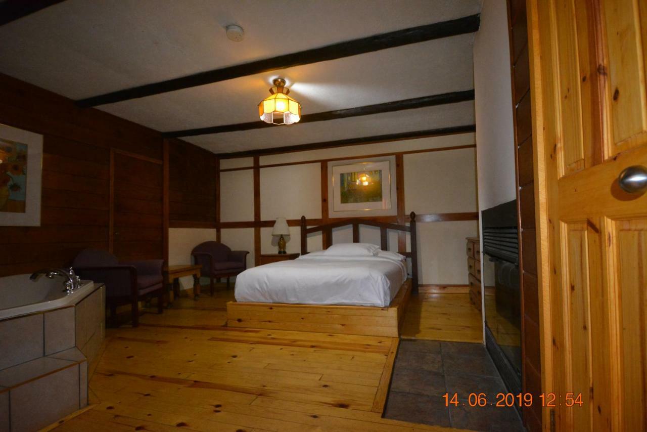 Auberge Alpine Inn Sainte-Adèle المظهر الخارجي الصورة
