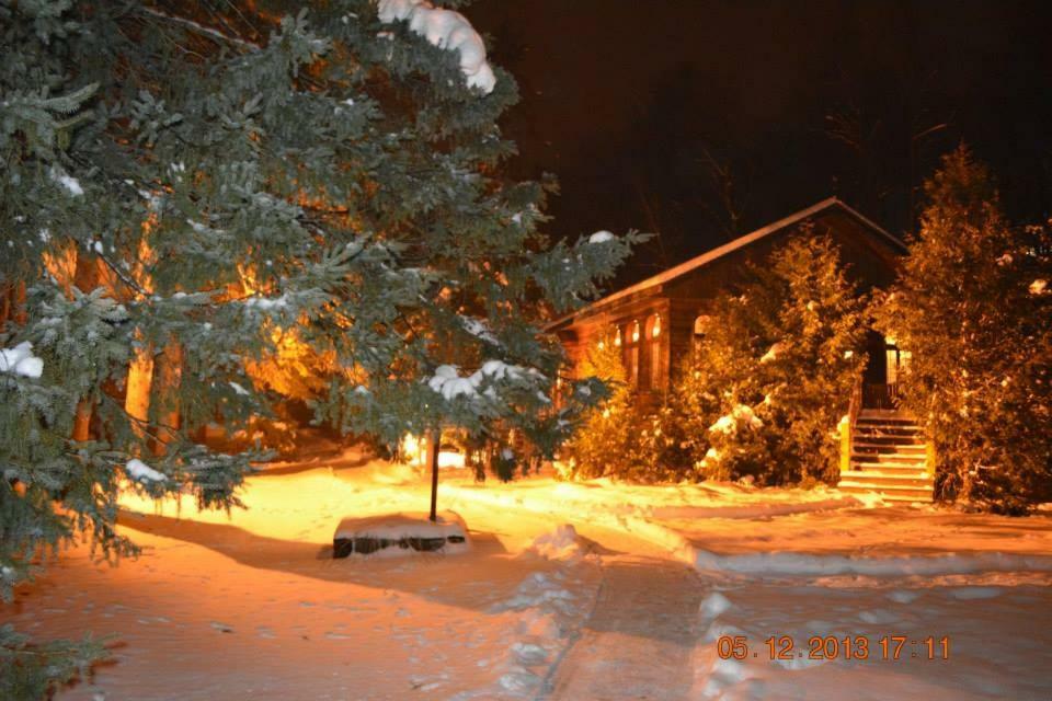 Auberge Alpine Inn Sainte-Adèle المظهر الخارجي الصورة