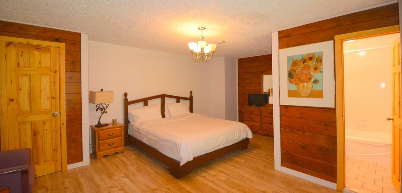 Auberge Alpine Inn Sainte-Adèle المظهر الخارجي الصورة